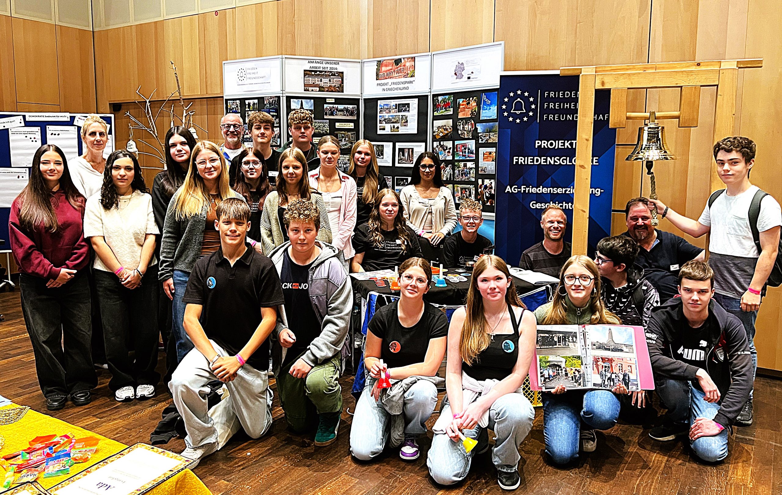 11 Jahre AG-Friedenserziehung-Geschichte – 7 Jahre Friedensglocke auf dem 20. Demokratietag in Ingelheim