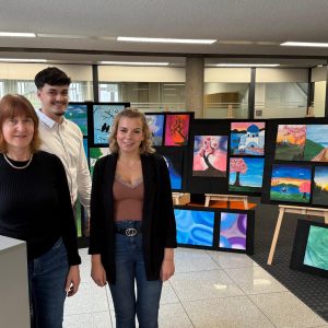 Nachwuchskünstler der Hermann-Gmeiner-Realschule Plus Daaden präsentieren ihre Werke in der Volksbank Daaden