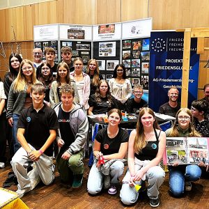 11 Jahre AG-Friedenserziehung-Geschichte – 7 Jahre Friedensglocke auf dem 20. Demokratietag in Ingelheim